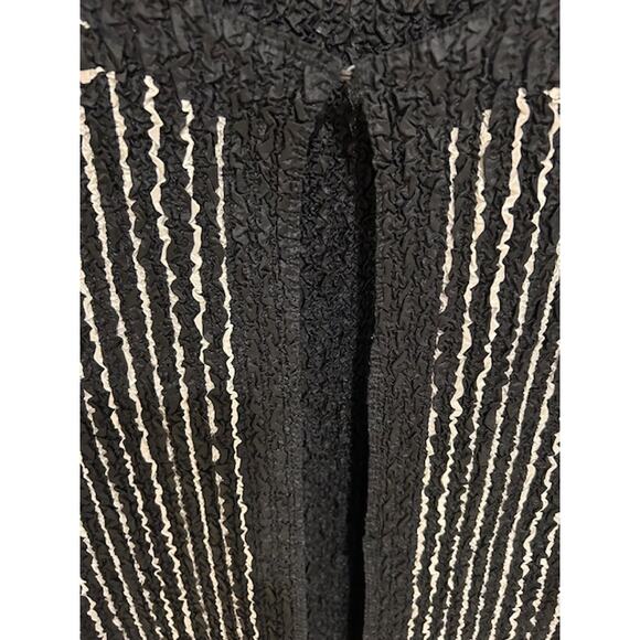 CHICO'S Black White TRAVELERS COLLECTION Cardigan Jacket Lightweight Sz 1 MEDIUM - Picture 4 of 9